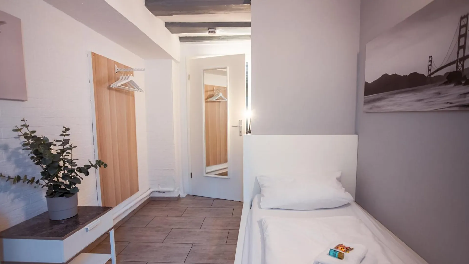 Haus99 Budget Pension & Apartments Fuerth Germany