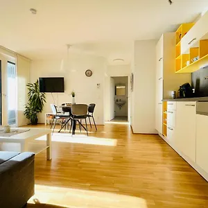 neues-modernes-apartment-direkt-bei-u-bahn-und-therme.vienna-besthotels.com/